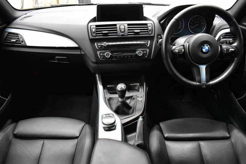 BMW 2シリーズ M235i 6速MT 直6ﾀｰﾎﾞ 326馬力 可変Mｻｽ 18AW ﾋｰﾀｰ付黒革 ﾀｯﾁﾊﾟｯﾄﾞ式iﾄﾞﾗｲﾌﾞHDDﾅﾋﾞBｶﾒﾗ ﾘｱPDC harman/kardon 大型ﾌﾞﾚｰｷｼｽﾃﾑ 車線逸脱&歩行者警告 衝突軽減ﾌﾞﾚｰｷ ｸﾙｺﾝ ｽﾏｰﾄｷｰ LEDﾘﾝｸﾞ付ｷｾﾉﾝ 2年保証