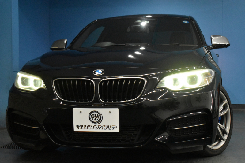 BMW 2シリーズ M235i 6速MT 直6ﾀｰﾎﾞ 326馬力 可変Mｻｽ 18AW ﾋｰﾀｰ付黒革 ﾀｯﾁﾊﾟｯﾄﾞ式iﾄﾞﾗｲﾌﾞHDDﾅﾋﾞBｶﾒﾗ ﾘｱPDC harman/kardon 大型ﾌﾞﾚｰｷｼｽﾃﾑ 車線逸脱&歩行者警告 衝突軽減ﾌﾞﾚｰｷ ｸﾙｺﾝ ｽﾏｰﾄｷｰ LEDﾘﾝｸﾞ付ｷｾﾉﾝ 2年保証