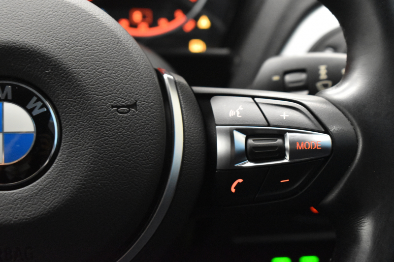 BMW 2シリーズ M235i 6速MT 直6ﾀｰﾎﾞ 326馬力 可変Mｻｽ 18AW ﾋｰﾀｰ付黒革 ﾀｯﾁﾊﾟｯﾄﾞ式iﾄﾞﾗｲﾌﾞHDDﾅﾋﾞBｶﾒﾗ ﾘｱPDC harman/kardon 大型ﾌﾞﾚｰｷｼｽﾃﾑ 車線逸脱&歩行者警告 衝突軽減ﾌﾞﾚｰｷ ｸﾙｺﾝ ｽﾏｰﾄｷｰ LEDﾘﾝｸﾞ付ｷｾﾉﾝ 2年保証