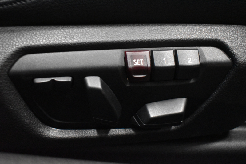 BMW 2シリーズ M235i 6速MT 直6ﾀｰﾎﾞ 326馬力 可変Mｻｽ 18AW ﾋｰﾀｰ付黒革 ﾀｯﾁﾊﾟｯﾄﾞ式iﾄﾞﾗｲﾌﾞHDDﾅﾋﾞBｶﾒﾗ ﾘｱPDC harman/kardon 大型ﾌﾞﾚｰｷｼｽﾃﾑ 車線逸脱&歩行者警告 衝突軽減ﾌﾞﾚｰｷ ｸﾙｺﾝ ｽﾏｰﾄｷｰ LEDﾘﾝｸﾞ付ｷｾﾉﾝ 2年保証