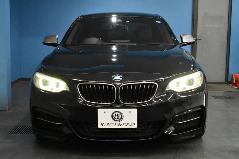 BMW 2シリーズ M235i 6速MT 直6ﾀｰﾎﾞ 326馬力 可変Mｻｽ 18AW ﾋｰﾀｰ付黒革 ﾀｯﾁﾊﾟｯﾄﾞ式iﾄﾞﾗｲﾌﾞHDDﾅﾋﾞBｶﾒﾗ ﾘｱPDC harman/kardon 大型ﾌﾞﾚｰｷｼｽﾃﾑ 車線逸脱&歩行者警告 衝突軽減ﾌﾞﾚｰｷ ｸﾙｺﾝ ｽﾏｰﾄｷｰ LEDﾘﾝｸﾞ付ｷｾﾉﾝ 2年保証