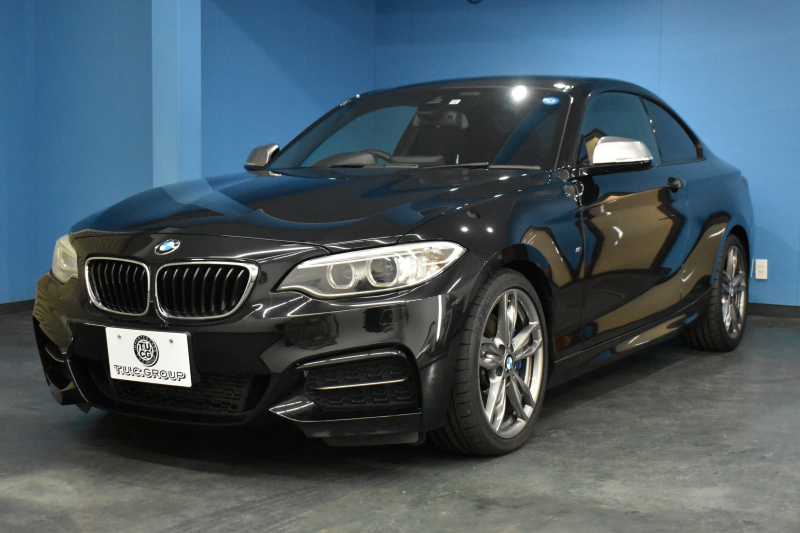 BMW 2シリーズ M235i 6速MT 直6ﾀｰﾎﾞ 326馬力 可変Mｻｽ 18AW ﾋｰﾀｰ付黒革 ﾀｯﾁﾊﾟｯﾄﾞ式iﾄﾞﾗｲﾌﾞHDDﾅﾋﾞBｶﾒﾗ ﾘｱPDC harman/kardon 大型ﾌﾞﾚｰｷｼｽﾃﾑ 車線逸脱&歩行者警告 衝突軽減ﾌﾞﾚｰｷ ｸﾙｺﾝ ｽﾏｰﾄｷｰ LEDﾘﾝｸﾞ付ｷｾﾉﾝ 2年保証
