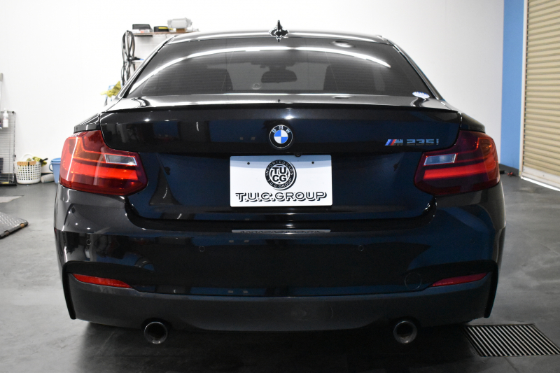 BMW 2シリーズ M235i 6速MT 直6ﾀｰﾎﾞ 326馬力 可変Mｻｽ 18AW ﾋｰﾀｰ付黒革 ﾀｯﾁﾊﾟｯﾄﾞ式iﾄﾞﾗｲﾌﾞHDDﾅﾋﾞBｶﾒﾗ ﾘｱPDC harman/kardon 大型ﾌﾞﾚｰｷｼｽﾃﾑ 車線逸脱&歩行者警告 衝突軽減ﾌﾞﾚｰｷ ｸﾙｺﾝ ｽﾏｰﾄｷｰ LEDﾘﾝｸﾞ付ｷｾﾉﾝ 2年保証