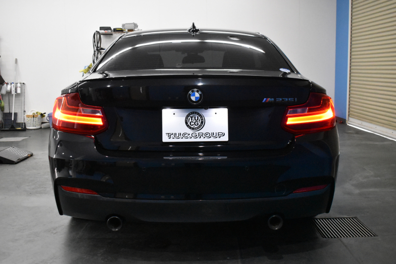 BMW 2シリーズ M235i 6速MT 直6ﾀｰﾎﾞ 326馬力 可変Mｻｽ 18AW ﾋｰﾀｰ付黒革 ﾀｯﾁﾊﾟｯﾄﾞ式iﾄﾞﾗｲﾌﾞHDDﾅﾋﾞBｶﾒﾗ ﾘｱPDC harman/kardon 大型ﾌﾞﾚｰｷｼｽﾃﾑ 車線逸脱&歩行者警告 衝突軽減ﾌﾞﾚｰｷ ｸﾙｺﾝ ｽﾏｰﾄｷｰ LEDﾘﾝｸﾞ付ｷｾﾉﾝ 2年保証