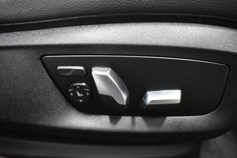 BMW 5シリーズ 530iﾂｰﾘﾝｸﾞ Mｽﾎﾟｰﾂ ｾﾚｸﾄP ﾊｲﾗｲﾝP ﾊﾟﾉﾗﾏｻﾝﾙｰﾌ  新ﾃﾞｻﾞｲﾝ液晶ﾒｰﾀｰ LEDﾍｯﾄﾞﾗｲﾄ 全席ｼｰﾄﾋｰﾀｰ 付黒革 追従ACC HUD ﾀｯﾁﾊﾟﾈﾙHDDﾅﾋﾞ 4ｿﾞｰﾝｴｱｺﾝ 3Dﾋﾞｭｰ Pｱｼｽﾄ ﾊｰﾏﾝｶｰﾄﾞﾝ 車線変更&逸脱&歩行者警告  19AW 2年保証