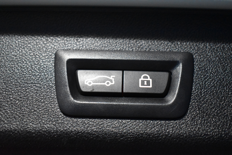 BMW 5シリーズ 530iﾂｰﾘﾝｸﾞ Mｽﾎﾟｰﾂ ｾﾚｸﾄP ﾊｲﾗｲﾝP ﾊﾟﾉﾗﾏｻﾝﾙｰﾌ  新ﾃﾞｻﾞｲﾝ液晶ﾒｰﾀｰ LEDﾍｯﾄﾞﾗｲﾄ 全席ｼｰﾄﾋｰﾀｰ 付黒革 追従ACC HUD ﾀｯﾁﾊﾟﾈﾙHDDﾅﾋﾞ 4ｿﾞｰﾝｴｱｺﾝ 3Dﾋﾞｭｰ Pｱｼｽﾄ ﾊｰﾏﾝｶｰﾄﾞﾝ 車線変更&逸脱&歩行者警告  19AW 2年保証