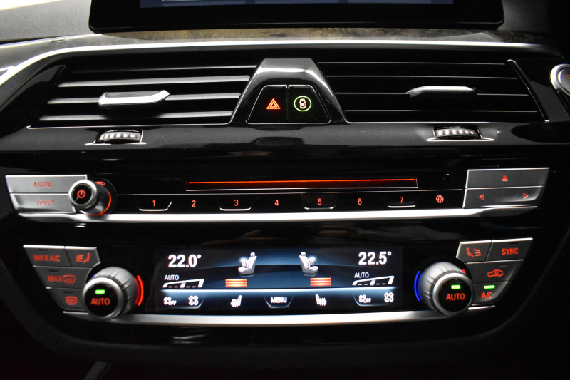 BMW 5シリーズ 530iﾂｰﾘﾝｸﾞ Mｽﾎﾟｰﾂ ｾﾚｸﾄP ﾊｲﾗｲﾝP ﾊﾟﾉﾗﾏｻﾝﾙｰﾌ  新ﾃﾞｻﾞｲﾝ液晶ﾒｰﾀｰ LEDﾍｯﾄﾞﾗｲﾄ 全席ｼｰﾄﾋｰﾀｰ 付黒革 追従ACC HUD ﾀｯﾁﾊﾟﾈﾙHDDﾅﾋﾞ 4ｿﾞｰﾝｴｱｺﾝ 3Dﾋﾞｭｰ Pｱｼｽﾄ ﾊｰﾏﾝｶｰﾄﾞﾝ 車線変更&逸脱&歩行者警告  19AW 2年保証