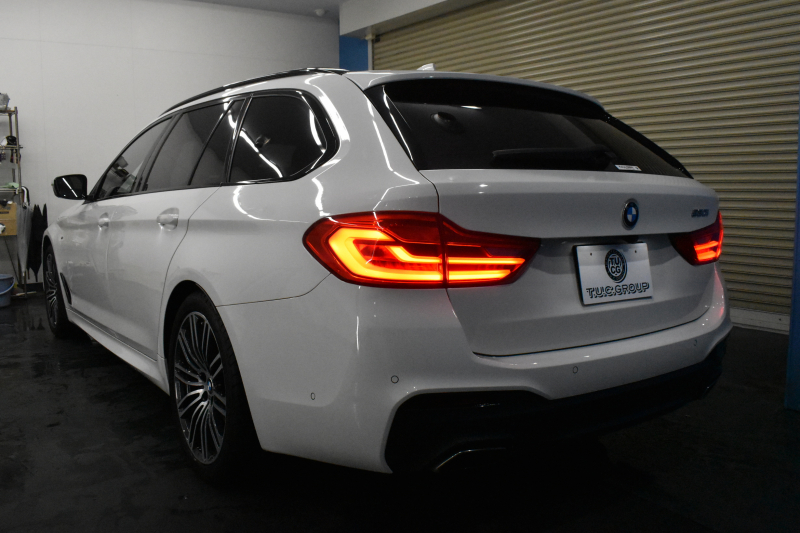 BMW 5シリーズ 530iﾂｰﾘﾝｸﾞ Mｽﾎﾟｰﾂ ｾﾚｸﾄP ﾊｲﾗｲﾝP ﾊﾟﾉﾗﾏｻﾝﾙｰﾌ  新ﾃﾞｻﾞｲﾝ液晶ﾒｰﾀｰ LEDﾍｯﾄﾞﾗｲﾄ 全席ｼｰﾄﾋｰﾀｰ 付黒革 追従ACC HUD ﾀｯﾁﾊﾟﾈﾙHDDﾅﾋﾞ 4ｿﾞｰﾝｴｱｺﾝ 3Dﾋﾞｭｰ Pｱｼｽﾄ ﾊｰﾏﾝｶｰﾄﾞﾝ 車線変更&逸脱&歩行者警告  19AW 2年保証