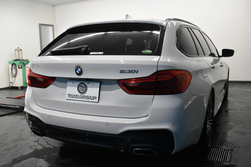 BMW 5シリーズ 530iﾂｰﾘﾝｸﾞ Mｽﾎﾟｰﾂ ｾﾚｸﾄP ﾊｲﾗｲﾝP ﾊﾟﾉﾗﾏｻﾝﾙｰﾌ  新ﾃﾞｻﾞｲﾝ液晶ﾒｰﾀｰ LEDﾍｯﾄﾞﾗｲﾄ 全席ｼｰﾄﾋｰﾀｰ 付黒革 追従ACC HUD ﾀｯﾁﾊﾟﾈﾙHDDﾅﾋﾞ 4ｿﾞｰﾝｴｱｺﾝ 3Dﾋﾞｭｰ Pｱｼｽﾄ ﾊｰﾏﾝｶｰﾄﾞﾝ 車線変更&逸脱&歩行者警告  19AW 2年保証