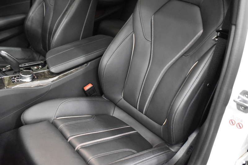 BMW 5シリーズ 530iﾂｰﾘﾝｸﾞ Mｽﾎﾟｰﾂ ｾﾚｸﾄP ﾊｲﾗｲﾝP ﾊﾟﾉﾗﾏｻﾝﾙｰﾌ  新ﾃﾞｻﾞｲﾝ液晶ﾒｰﾀｰ LEDﾍｯﾄﾞﾗｲﾄ 全席ｼｰﾄﾋｰﾀｰ 付黒革 追従ACC HUD ﾀｯﾁﾊﾟﾈﾙHDDﾅﾋﾞ 4ｿﾞｰﾝｴｱｺﾝ 3Dﾋﾞｭｰ Pｱｼｽﾄ ﾊｰﾏﾝｶｰﾄﾞﾝ 車線変更&逸脱&歩行者警告  19AW 2年保証