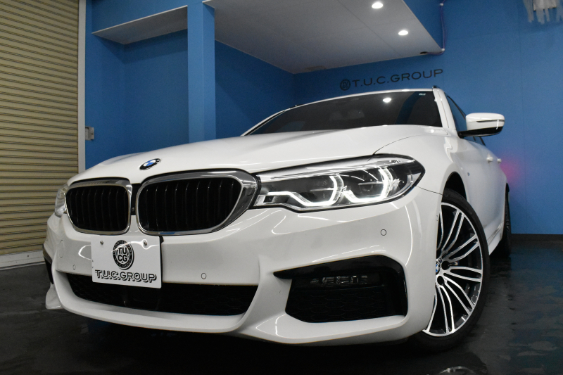 BMW 5シリーズ 530iﾂｰﾘﾝｸﾞ Mｽﾎﾟｰﾂ ｾﾚｸﾄP ﾊｲﾗｲﾝP ﾊﾟﾉﾗﾏｻﾝﾙｰﾌ  新ﾃﾞｻﾞｲﾝ液晶ﾒｰﾀｰ LEDﾍｯﾄﾞﾗｲﾄ 全席ｼｰﾄﾋｰﾀｰ 付黒革 追従ACC HUD ﾀｯﾁﾊﾟﾈﾙHDDﾅﾋﾞ 4ｿﾞｰﾝｴｱｺﾝ 3Dﾋﾞｭｰ Pｱｼｽﾄ ﾊｰﾏﾝｶｰﾄﾞﾝ 車線変更&逸脱&歩行者警告  19AW 2年保証
