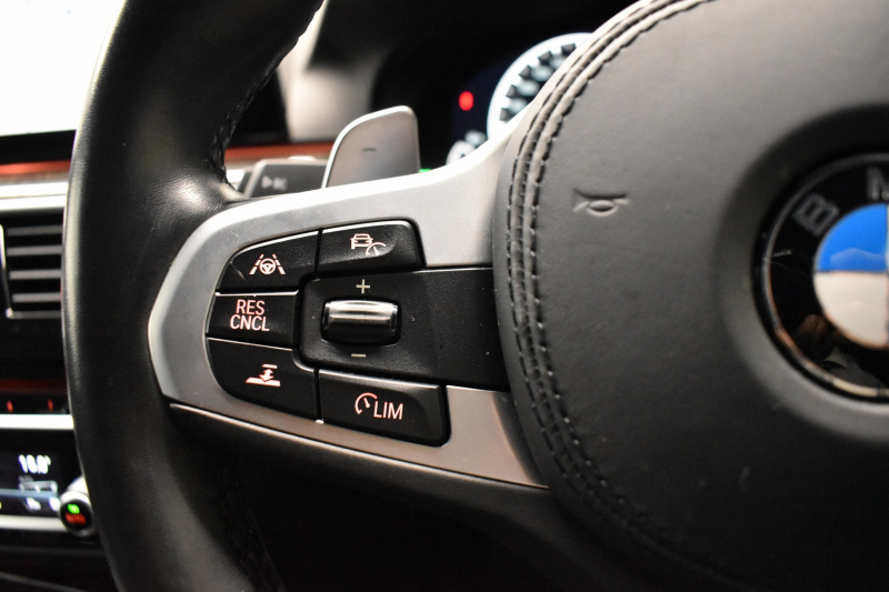 BMW 5シリーズ 530iﾂｰﾘﾝｸﾞ Mｽﾎﾟｰﾂ ｾﾚｸﾄP ﾊｲﾗｲﾝP ﾊﾟﾉﾗﾏｻﾝﾙｰﾌ  新ﾃﾞｻﾞｲﾝ液晶ﾒｰﾀｰ LEDﾍｯﾄﾞﾗｲﾄ 全席ｼｰﾄﾋｰﾀｰ 付黒革 追従ACC HUD ﾀｯﾁﾊﾟﾈﾙHDDﾅﾋﾞ 4ｿﾞｰﾝｴｱｺﾝ 3Dﾋﾞｭｰ Pｱｼｽﾄ ﾊｰﾏﾝｶｰﾄﾞﾝ 車線変更&逸脱&歩行者警告  19AW 2年保証