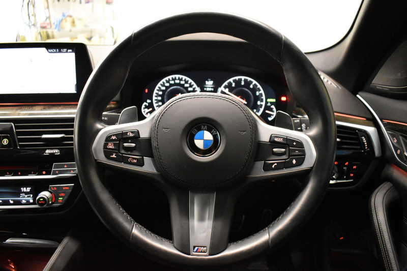 BMW 5シリーズ 530iﾂｰﾘﾝｸﾞ Mｽﾎﾟｰﾂ ｾﾚｸﾄP ﾊｲﾗｲﾝP ﾊﾟﾉﾗﾏｻﾝﾙｰﾌ  新ﾃﾞｻﾞｲﾝ液晶ﾒｰﾀｰ LEDﾍｯﾄﾞﾗｲﾄ 全席ｼｰﾄﾋｰﾀｰ 付黒革 追従ACC HUD ﾀｯﾁﾊﾟﾈﾙHDDﾅﾋﾞ 4ｿﾞｰﾝｴｱｺﾝ 3Dﾋﾞｭｰ Pｱｼｽﾄ ﾊｰﾏﾝｶｰﾄﾞﾝ 車線変更&逸脱&歩行者警告  19AW 2年保証