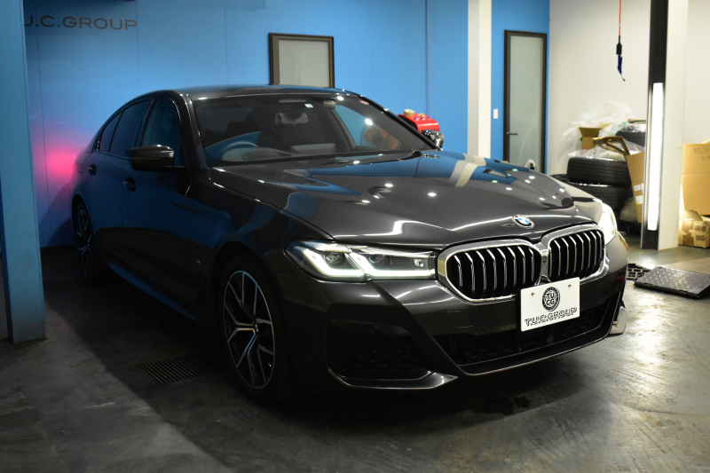 BMW 5シリーズ 523d Xﾄﾞﾗｲﾌﾞ Mｽﾎﾟｰﾂ R7年3月迄新車保証 LCI後期 4WD 新ﾃﾞｻﾞｲﾝｱﾀﾞﾌﾟﾃｨﾌﾞLEDﾍｯﾄﾞﾗｲﾄ ﾋｰﾀｰ付黒革 ｱﾀﾞﾌﾟﾃｨﾌﾞｻｽﾍﾟﾝｼｮﾝ BMWﾗｲﾌﾞｺｸﾋﾟｯﾄ 追従ACC HUD LCW ﾌﾙｾｸﾞ 3Dﾋﾞｭｰ ｽﾃｱﾘﾝｸﾞｻﾎﾟｰﾄ Pｱｼｽﾄﾌﾟﾗｽ 電動ﾄﾗﾝｸ ｽﾏｰﾄｷｰ 2年保証