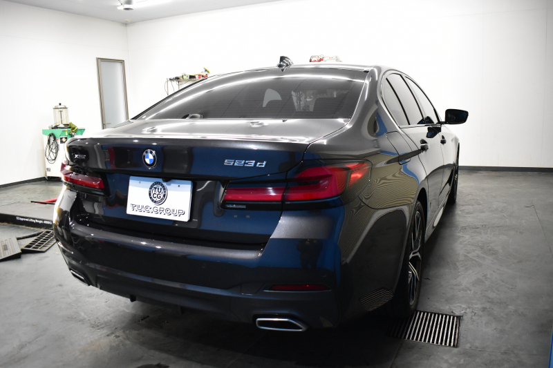 BMW 5シリーズ 523d Xﾄﾞﾗｲﾌﾞ Mｽﾎﾟｰﾂ R7年3月迄新車保証 LCI後期 4WD 新ﾃﾞｻﾞｲﾝｱﾀﾞﾌﾟﾃｨﾌﾞLEDﾍｯﾄﾞﾗｲﾄ ﾋｰﾀｰ付黒革 ｱﾀﾞﾌﾟﾃｨﾌﾞｻｽﾍﾟﾝｼｮﾝ BMWﾗｲﾌﾞｺｸﾋﾟｯﾄ 追従ACC HUD LCW ﾌﾙｾｸﾞ 3Dﾋﾞｭｰ ｽﾃｱﾘﾝｸﾞｻﾎﾟｰﾄ Pｱｼｽﾄﾌﾟﾗｽ 電動ﾄﾗﾝｸ ｽﾏｰﾄｷｰ 2年保証