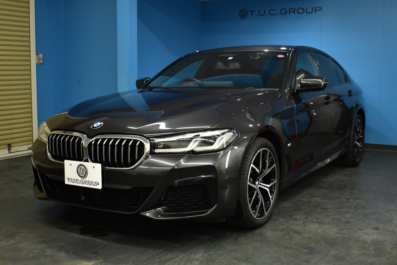 BMW 5シリーズ 523d Xﾄﾞﾗｲﾌﾞ Mｽﾎﾟｰﾂ R7年3月迄新車保証 LCI後期 4WD 新ﾃﾞｻﾞｲﾝｱﾀﾞﾌﾟﾃｨﾌﾞLEDﾍｯﾄﾞﾗｲﾄ ﾋｰﾀｰ付黒革 ｱﾀﾞﾌﾟﾃｨﾌﾞｻｽﾍﾟﾝｼｮﾝ BMWﾗｲﾌﾞｺｸﾋﾟｯﾄ 追従ACC HUD LCW ﾌﾙｾｸﾞ 3Dﾋﾞｭｰ ｽﾃｱﾘﾝｸﾞｻﾎﾟｰﾄ Pｱｼｽﾄﾌﾟﾗｽ 電動ﾄﾗﾝｸ ｽﾏｰﾄｷｰ 2年保証