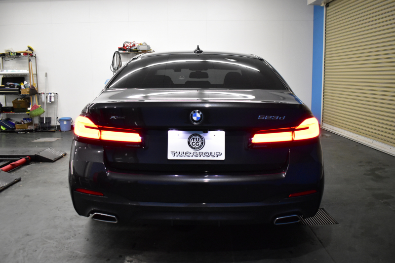 BMW 5シリーズ 523d Xﾄﾞﾗｲﾌﾞ Mｽﾎﾟｰﾂ R7年3月迄新車保証 LCI後期 4WD 新ﾃﾞｻﾞｲﾝｱﾀﾞﾌﾟﾃｨﾌﾞLEDﾍｯﾄﾞﾗｲﾄ ﾋｰﾀｰ付黒革 ｱﾀﾞﾌﾟﾃｨﾌﾞｻｽﾍﾟﾝｼｮﾝ BMWﾗｲﾌﾞｺｸﾋﾟｯﾄ 追従ACC HUD LCW ﾌﾙｾｸﾞ 3Dﾋﾞｭｰ ｽﾃｱﾘﾝｸﾞｻﾎﾟｰﾄ Pｱｼｽﾄﾌﾟﾗｽ 電動ﾄﾗﾝｸ ｽﾏｰﾄｷｰ 2年保証