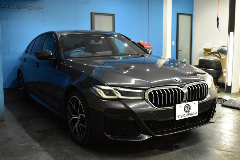 BMW 5シリーズ 523d Xﾄﾞﾗｲﾌﾞ Mｽﾎﾟｰﾂ R7年3月迄新車保証 LCI後期 4WD 新ﾃﾞｻﾞｲﾝｱﾀﾞﾌﾟﾃｨﾌﾞLEDﾍｯﾄﾞﾗｲﾄ ﾋｰﾀｰ付黒革 ｱﾀﾞﾌﾟﾃｨﾌﾞｻｽﾍﾟﾝｼｮﾝ BMWﾗｲﾌﾞｺｸﾋﾟｯﾄ 追従ACC HUD LCW ﾌﾙｾｸﾞ 3Dﾋﾞｭｰ ｽﾃｱﾘﾝｸﾞｻﾎﾟｰﾄ Pｱｼｽﾄﾌﾟﾗｽ 電動ﾄﾗﾝｸ ｽﾏｰﾄｷｰ 2年保証