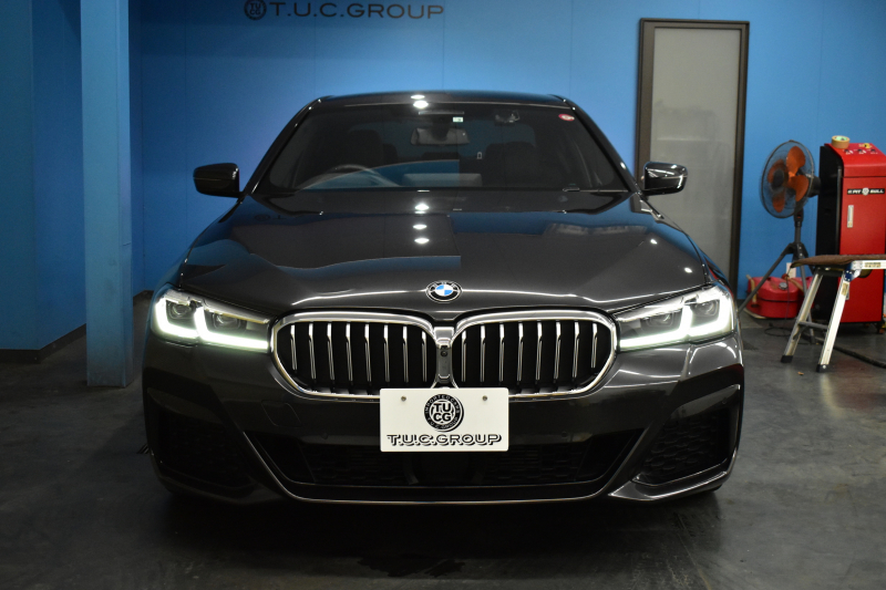 BMW 5シリーズ 523d Xﾄﾞﾗｲﾌﾞ Mｽﾎﾟｰﾂ R7年3月迄新車保証 LCI後期 4WD 新ﾃﾞｻﾞｲﾝｱﾀﾞﾌﾟﾃｨﾌﾞLEDﾍｯﾄﾞﾗｲﾄ ﾋｰﾀｰ付黒革 ｱﾀﾞﾌﾟﾃｨﾌﾞｻｽﾍﾟﾝｼｮﾝ BMWﾗｲﾌﾞｺｸﾋﾟｯﾄ 追従ACC HUD LCW ﾌﾙｾｸﾞ 3Dﾋﾞｭｰ ｽﾃｱﾘﾝｸﾞｻﾎﾟｰﾄ Pｱｼｽﾄﾌﾟﾗｽ 電動ﾄﾗﾝｸ ｽﾏｰﾄｷｰ 2年保証