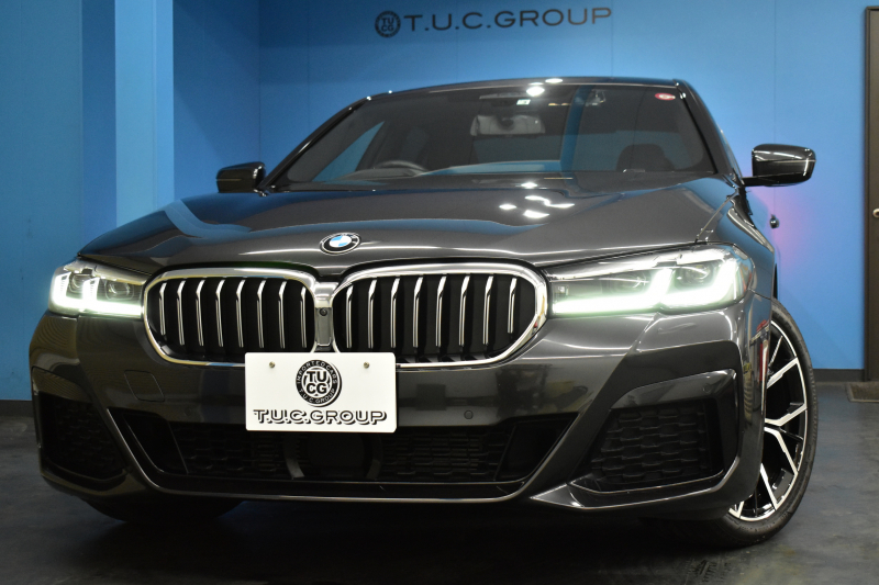 BMW 5シリーズ 523d Xﾄﾞﾗｲﾌﾞ Mｽﾎﾟｰﾂ R7年3月迄新車保証 LCI後期 4WD 新ﾃﾞｻﾞｲﾝｱﾀﾞﾌﾟﾃｨﾌﾞLEDﾍｯﾄﾞﾗｲﾄ ﾋｰﾀｰ付黒革 ｱﾀﾞﾌﾟﾃｨﾌﾞｻｽﾍﾟﾝｼｮﾝ BMWﾗｲﾌﾞｺｸﾋﾟｯﾄ 追従ACC HUD LCW ﾌﾙｾｸﾞ 3Dﾋﾞｭｰ ｽﾃｱﾘﾝｸﾞｻﾎﾟｰﾄ Pｱｼｽﾄﾌﾟﾗｽ 電動ﾄﾗﾝｸ ｽﾏｰﾄｷｰ 2年保証