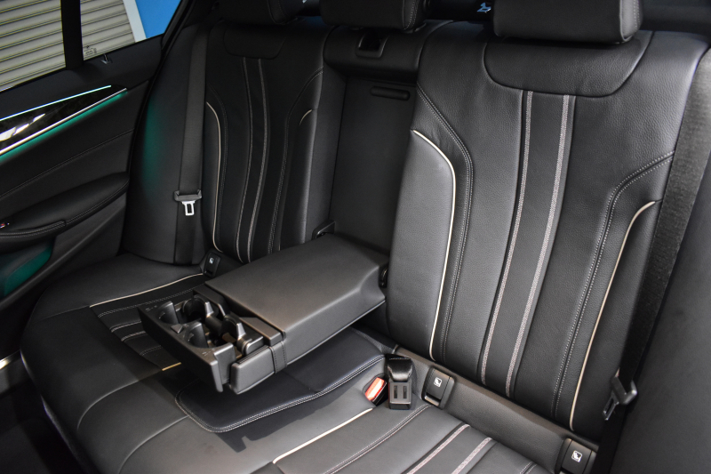 BMW 5シリーズ 523d Xﾄﾞﾗｲﾌﾞ Mｽﾎﾟｰﾂ R7年3月迄新車保証 LCI後期 4WD 新ﾃﾞｻﾞｲﾝｱﾀﾞﾌﾟﾃｨﾌﾞLEDﾍｯﾄﾞﾗｲﾄ ﾋｰﾀｰ付黒革 ｱﾀﾞﾌﾟﾃｨﾌﾞｻｽﾍﾟﾝｼｮﾝ BMWﾗｲﾌﾞｺｸﾋﾟｯﾄ 追従ACC HUD LCW ﾌﾙｾｸﾞ 3Dﾋﾞｭｰ ｽﾃｱﾘﾝｸﾞｻﾎﾟｰﾄ Pｱｼｽﾄﾌﾟﾗｽ 電動ﾄﾗﾝｸ ｽﾏｰﾄｷｰ 2年保証