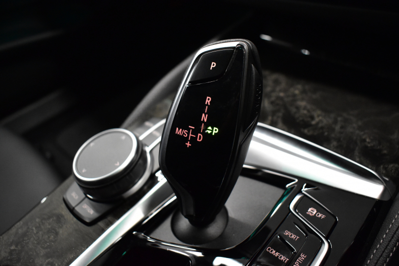 BMW 5シリーズ 523d Xﾄﾞﾗｲﾌﾞ Mｽﾎﾟｰﾂ R7年3月迄新車保証 LCI後期 4WD 新ﾃﾞｻﾞｲﾝｱﾀﾞﾌﾟﾃｨﾌﾞLEDﾍｯﾄﾞﾗｲﾄ ﾋｰﾀｰ付黒革 ｱﾀﾞﾌﾟﾃｨﾌﾞｻｽﾍﾟﾝｼｮﾝ BMWﾗｲﾌﾞｺｸﾋﾟｯﾄ 追従ACC HUD LCW ﾌﾙｾｸﾞ 3Dﾋﾞｭｰ ｽﾃｱﾘﾝｸﾞｻﾎﾟｰﾄ Pｱｼｽﾄﾌﾟﾗｽ 電動ﾄﾗﾝｸ ｽﾏｰﾄｷｰ 2年保証