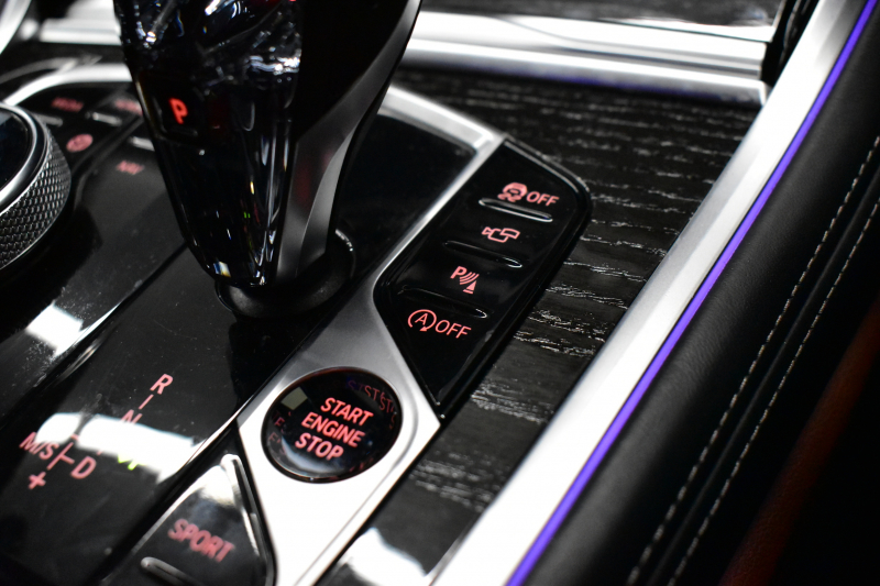 BMW 8シリーズ 840d Xﾄﾞﾗｲﾌﾞ ｸﾞﾗﾝｸｰﾍﾟ Mｽﾎﾟｰﾂ 4WD ﾊﾟﾉﾗﾏｶﾞﾗｽｻﾝﾙｰﾌ ﾚｰｻﾞｰLED ACC HUD  全席ﾋｰﾀｰ付黒/茶革 前席ﾍﾞﾝﾁﾚｰｼｮﾝ ﾊｰﾏﾝｶｰﾄﾞﾝ ｲﾝﾃﾘｾｰﾌ ﾗｲﾌﾞｺｯｸﾋﾟｯﾄ ｼﾞｪｽﾁｬｰｺﾝﾄﾛｰﾙ対応ﾀｯﾁﾊﾟﾈﾙﾅﾋﾞ3Dﾋﾞｭｰ 2年保証