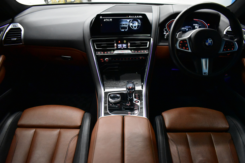 BMW 8シリーズ 840d Xﾄﾞﾗｲﾌﾞ ｸﾞﾗﾝｸｰﾍﾟ Mｽﾎﾟｰﾂ 4WD ﾊﾟﾉﾗﾏｶﾞﾗｽｻﾝﾙｰﾌ ﾚｰｻﾞｰLED ACC HUD  全席ﾋｰﾀｰ付黒/茶革 前席ﾍﾞﾝﾁﾚｰｼｮﾝ ﾊｰﾏﾝｶｰﾄﾞﾝ ｲﾝﾃﾘｾｰﾌ ﾗｲﾌﾞｺｯｸﾋﾟｯﾄ ｼﾞｪｽﾁｬｰｺﾝﾄﾛｰﾙ対応ﾀｯﾁﾊﾟﾈﾙﾅﾋﾞ3Dﾋﾞｭｰ 2年保証