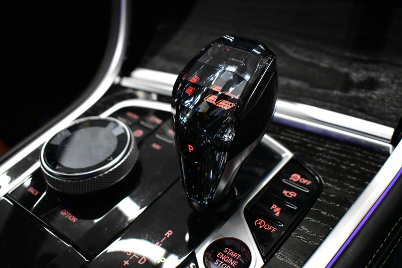 BMW 8シリーズ 840d Xﾄﾞﾗｲﾌﾞ ｸﾞﾗﾝｸｰﾍﾟ Mｽﾎﾟｰﾂ 4WD ﾊﾟﾉﾗﾏｶﾞﾗｽｻﾝﾙｰﾌ ﾚｰｻﾞｰLED ACC HUD  全席ﾋｰﾀｰ付黒/茶革 前席ﾍﾞﾝﾁﾚｰｼｮﾝ ﾊｰﾏﾝｶｰﾄﾞﾝ ｲﾝﾃﾘｾｰﾌ ﾗｲﾌﾞｺｯｸﾋﾟｯﾄ ｼﾞｪｽﾁｬｰｺﾝﾄﾛｰﾙ対応ﾀｯﾁﾊﾟﾈﾙﾅﾋﾞ3Dﾋﾞｭｰ 2年保証