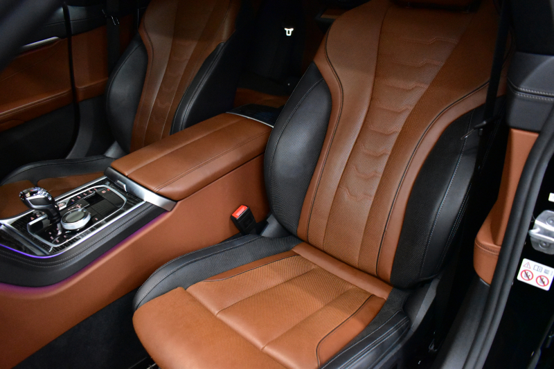 BMW 8シリーズ 840d Xﾄﾞﾗｲﾌﾞ ｸﾞﾗﾝｸｰﾍﾟ Mｽﾎﾟｰﾂ 4WD ﾊﾟﾉﾗﾏｶﾞﾗｽｻﾝﾙｰﾌ ﾚｰｻﾞｰLED ACC HUD  全席ﾋｰﾀｰ付黒/茶革 前席ﾍﾞﾝﾁﾚｰｼｮﾝ ﾊｰﾏﾝｶｰﾄﾞﾝ ｲﾝﾃﾘｾｰﾌ ﾗｲﾌﾞｺｯｸﾋﾟｯﾄ ｼﾞｪｽﾁｬｰｺﾝﾄﾛｰﾙ対応ﾀｯﾁﾊﾟﾈﾙﾅﾋﾞ3Dﾋﾞｭｰ 2年保証