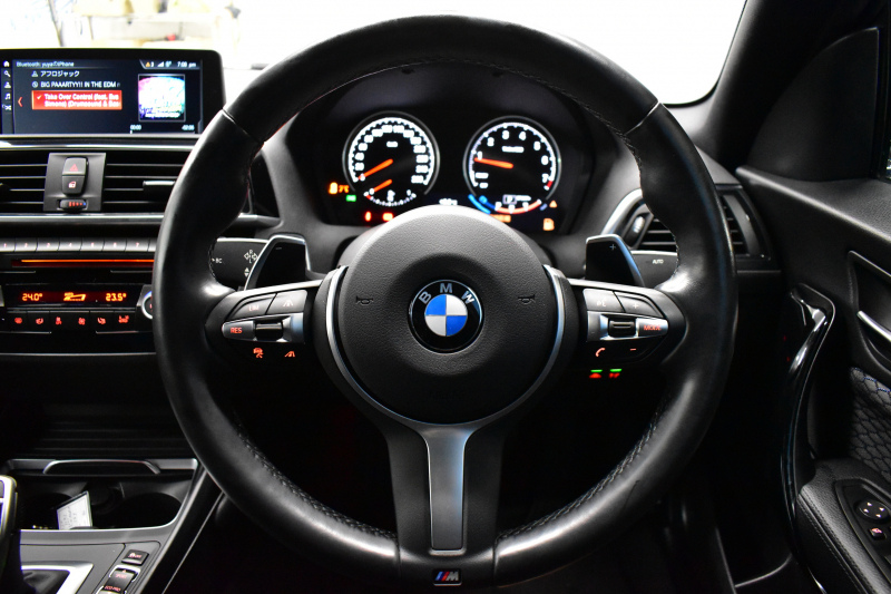 BMW 2シリーズ 220i ｸｰﾍﾟ Mｽﾎﾟｰﾂ ｵﾌﾟｼｮﾝ追従ACC LCI後期  ﾍｷｻｺﾞﾅﾙLEDﾍｯﾄﾞﾗｲﾄ ﾋｰﾀｰ付ｱﾙｶﾝﾀｰﾗｽﾎﾟｰﾂｼｰﾄ NEWﾃﾞｻﾞｲﾝﾒｰﾀｰﾊﾟﾈﾙ 衝突軽減ﾌﾞﾚｰｷ 車線逸脱&歩行者警告 ﾀｯﾁﾊﾟﾈﾙiﾄﾞﾗｲﾌﾞHDDﾅﾋﾞ 前後PDC Bｶﾒﾗ Pｱｼｽﾄ 18AW  ﾊﾟﾄﾞﾙ 2年保証