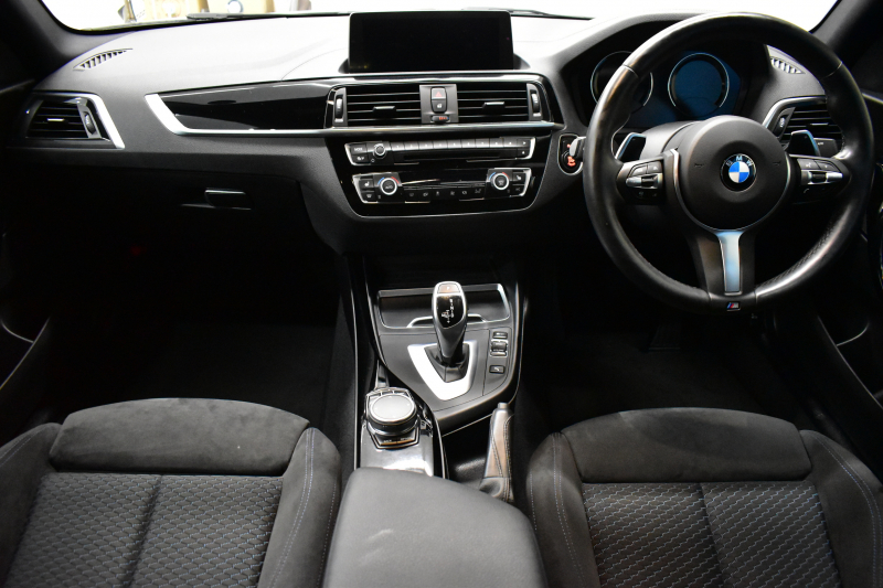 BMW 2シリーズ 220i ｸｰﾍﾟ Mｽﾎﾟｰﾂ ｵﾌﾟｼｮﾝ追従ACC LCI後期  ﾍｷｻｺﾞﾅﾙLEDﾍｯﾄﾞﾗｲﾄ ﾋｰﾀｰ付ｱﾙｶﾝﾀｰﾗｽﾎﾟｰﾂｼｰﾄ NEWﾃﾞｻﾞｲﾝﾒｰﾀｰﾊﾟﾈﾙ 衝突軽減ﾌﾞﾚｰｷ 車線逸脱&歩行者警告 ﾀｯﾁﾊﾟﾈﾙiﾄﾞﾗｲﾌﾞHDDﾅﾋﾞ 前後PDC Bｶﾒﾗ Pｱｼｽﾄ 18AW  ﾊﾟﾄﾞﾙ 2年保証