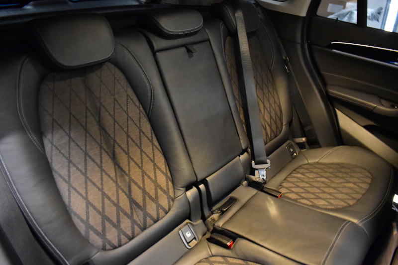 BMW X1 Xdrive20i Xﾗｲﾝ 中期 4WD  ｱﾄﾞﾊﾞﾝｽﾄﾞｱｸﾃｨﾌﾞｾｰﾌﾃｨP 追従ACC NEWﾃﾞｻﾞｲﾝﾒｰﾀｰ&Fｼｰﾄ 電子ｼﾌﾄ ﾌﾙｾｸﾞTVﾁｭｰﾅｰ HUD ﾋｰﾀｰ付ﾊｰﾌ革 ﾀｯﾁﾊﾟﾈﾙﾅﾋﾞBｶﾒ Pｱｼｽﾄ前後PDC LEDﾍｯﾄﾞﾗｲﾄ 衝突軽減 車線逸脱&歩行者警告 電動Rｹﾞｰﾄ Bluetoothｵｰﾃﾞｨｵ 2年保証