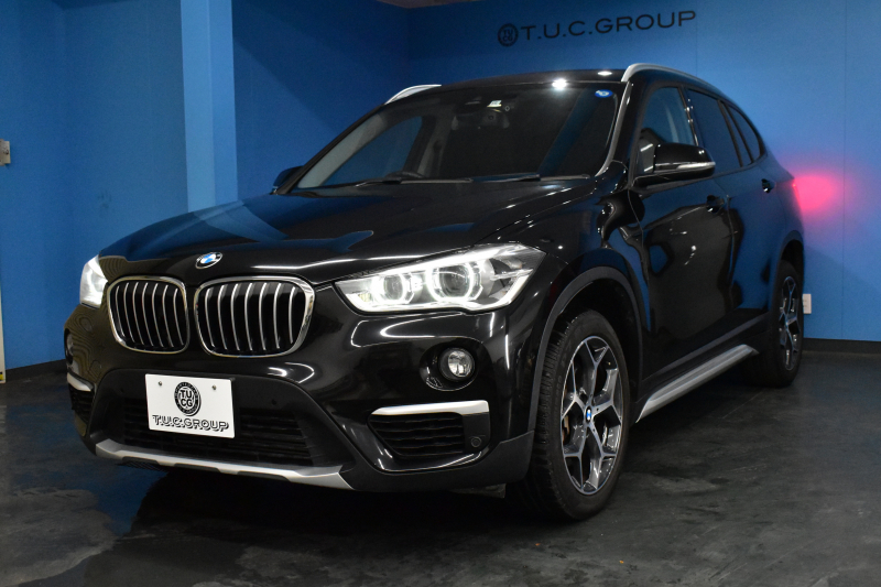 BMW X1 Xdrive20i Xﾗｲﾝ 中期 4WD  ｱﾄﾞﾊﾞﾝｽﾄﾞｱｸﾃｨﾌﾞｾｰﾌﾃｨP 追従ACC NEWﾃﾞｻﾞｲﾝﾒｰﾀｰ&Fｼｰﾄ 電子ｼﾌﾄ ﾌﾙｾｸﾞTVﾁｭｰﾅｰ HUD ﾋｰﾀｰ付ﾊｰﾌ革 ﾀｯﾁﾊﾟﾈﾙﾅﾋﾞBｶﾒ Pｱｼｽﾄ前後PDC LEDﾍｯﾄﾞﾗｲﾄ 衝突軽減 車線逸脱&歩行者警告 電動Rｹﾞｰﾄ Bluetoothｵｰﾃﾞｨｵ 2年保証