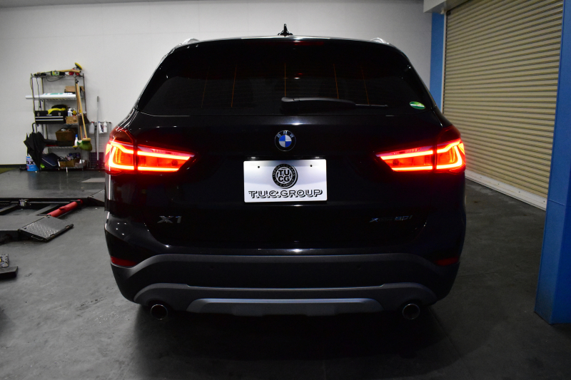 BMW X1 Xdrive20i Xﾗｲﾝ 中期 4WD  ｱﾄﾞﾊﾞﾝｽﾄﾞｱｸﾃｨﾌﾞｾｰﾌﾃｨP 追従ACC NEWﾃﾞｻﾞｲﾝﾒｰﾀｰ&Fｼｰﾄ 電子ｼﾌﾄ ﾌﾙｾｸﾞTVﾁｭｰﾅｰ HUD ﾋｰﾀｰ付ﾊｰﾌ革 ﾀｯﾁﾊﾟﾈﾙﾅﾋﾞBｶﾒ Pｱｼｽﾄ前後PDC LEDﾍｯﾄﾞﾗｲﾄ 衝突軽減 車線逸脱&歩行者警告 電動Rｹﾞｰﾄ Bluetoothｵｰﾃﾞｨｵ 2年保証