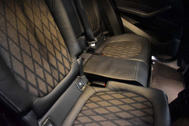 BMW X1 Xdrive20i Xﾗｲﾝ 中期 4WD  ｱﾄﾞﾊﾞﾝｽﾄﾞｱｸﾃｨﾌﾞｾｰﾌﾃｨP 追従ACC NEWﾃﾞｻﾞｲﾝﾒｰﾀｰ&Fｼｰﾄ 電子ｼﾌﾄ ﾌﾙｾｸﾞTVﾁｭｰﾅｰ HUD ﾋｰﾀｰ付ﾊｰﾌ革 ﾀｯﾁﾊﾟﾈﾙﾅﾋﾞBｶﾒ Pｱｼｽﾄ前後PDC LEDﾍｯﾄﾞﾗｲﾄ 衝突軽減 車線逸脱&歩行者警告 電動Rｹﾞｰﾄ Bluetoothｵｰﾃﾞｨｵ 2年保証