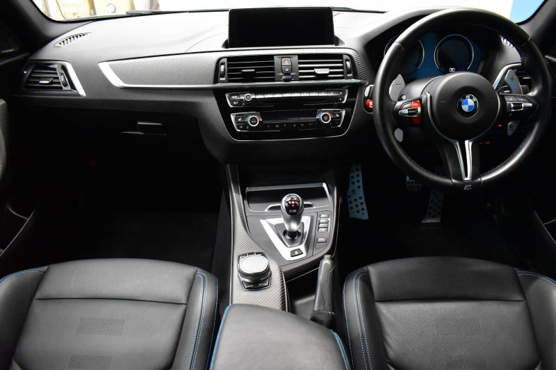 BMW Mシリーズ M2 ｺﾝﾍﾟﾃｨｼｮﾝ MDCT 7速DCT LCI後期 ｺﾝﾍﾟﾃｨｼｮﾝ専用410馬力ｴﾝｼﾞﾝ ﾍｷｻｺﾞﾅﾙLEDﾍｯﾄﾞﾗｲﾄ&ﾃｰﾙ ﾋｰﾀｰ付黒革 harman/kardon ﾀｯﾁﾊﾟﾈﾙHDDﾅﾋﾞBｶﾒﾗ 19AW 車線逸脱&歩行者警告 衝突軽減ﾌﾞﾚｰｷ ｶｰﾎﾞﾝｲﾝﾃﾘｱ Mｼｰﾄﾍﾞﾙﾄ  2年保証