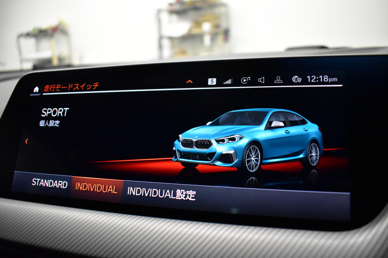 BMW 2シリーズ M235iｸﾞﾗﾝｸｰﾍﾟ Xﾄﾞﾗｲﾌﾞ ﾊﾟﾉﾗﾏｶﾞﾗｽｻﾝﾙｰﾌ  ﾋｰﾀｰ付ﾌﾞﾗｯｸﾚｻﾞｰ HUD 追従ACC  LEDﾍｯﾄﾞﾗｲﾄ Mｽﾎﾟｰﾂﾌﾞﾚｰｷ 車線変更&逸脱&歩行者警告 ﾗｲﾌﾞｺｯｸﾋﾟｯﾄ ｱｯﾌﾟﾙｶｰﾌﾟﾚｲ ﾀｯﾁﾊﾟﾈﾙﾅﾋﾞ Bｶﾒﾗ ｽﾏｰﾄｷｰ 2年保証