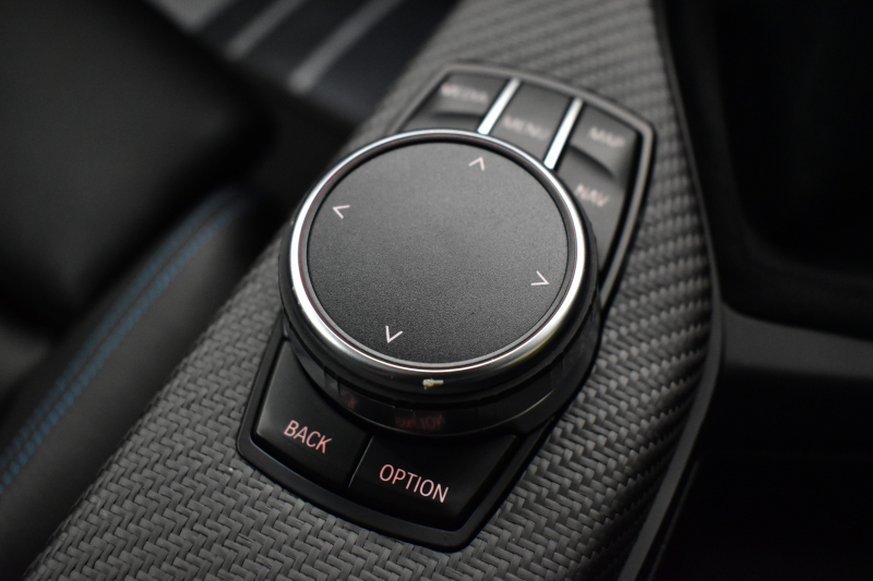 BMW Mシリーズ M2 6速MT LCI後期 ｾﾚｸﾄP SR harman/kardon ﾋｰﾀｰ付黒革 ﾍｷｻｺﾞﾅﾙLEDﾍｯﾄﾞﾗｲﾄ&ﾃｰﾙ ﾀｯﾁﾊﾟﾈﾙHDDﾅﾋﾞBｶﾒﾗ 19AW 車線逸脱&歩行者警告 衝突軽減ﾌﾞﾚｰｷ ｶｰﾎﾞﾝｲﾝﾃﾘｱ 2年保証