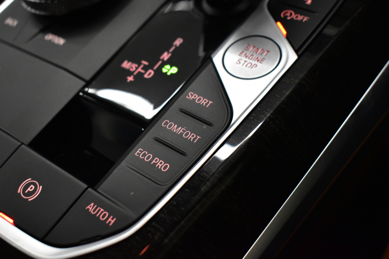 BMW 3シリーズ 320i Mｽﾎﾟｰﾂ ﾊｲﾗｲﾝ&ｺﾝﾌｫｰﾄP R6年7月迄新車保証 ﾋｰﾀｰ付茶革 ﾀｯﾁﾊﾟﾈﾙﾅﾋﾞ ｱｯﾌﾟﾙｶｰﾌﾟﾚｲ  追従ACC LEDﾍｯﾄﾞﾗｲﾄ 電動ﾄﾗﾝｸ 側面衝突&車線変更&逸脱&歩行者警告 液晶ﾒｰﾀｰ 後退ｱｼｽﾄ Pｱｼｽﾄ ｱｸﾃｨﾌﾞPDC緊急ﾌﾞﾚｰｷ  18AW 2年保証