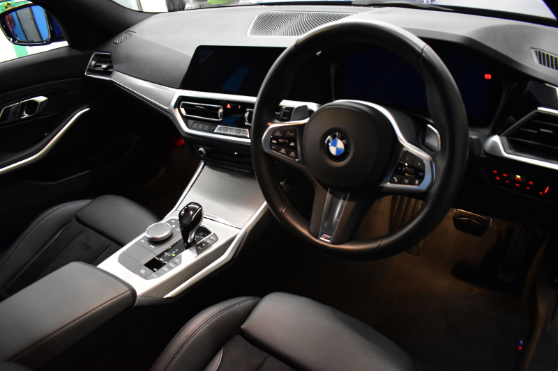 BMW 3シリーズ 320i Mｽﾎﾟｰﾂ G20型 ｺﾝﾌｫｰﾄP ﾊﾟｰｷﾝｸﾞｱｼｽﾄﾌﾟﾗｽ 追従ACC LEDﾍｯﾄﾞﾗｲﾄ  3Dﾋﾞｭｰ全周囲ｶﾒﾗ ﾀｯﾁﾊﾟﾈﾙﾅﾋﾞ ｱｯﾌﾟﾙｶｰﾌﾟﾚｲ  電動ﾄﾗﾝｸ 側面衝突&車線変更&逸脱&歩行者警告 液晶ﾒｰﾀｰ 後退ｱｼｽﾄ Pｱｼｽﾄ ｱｸﾃｨﾌﾞPDC緊急ﾌﾞﾚｰｷ 18AW  2年保証