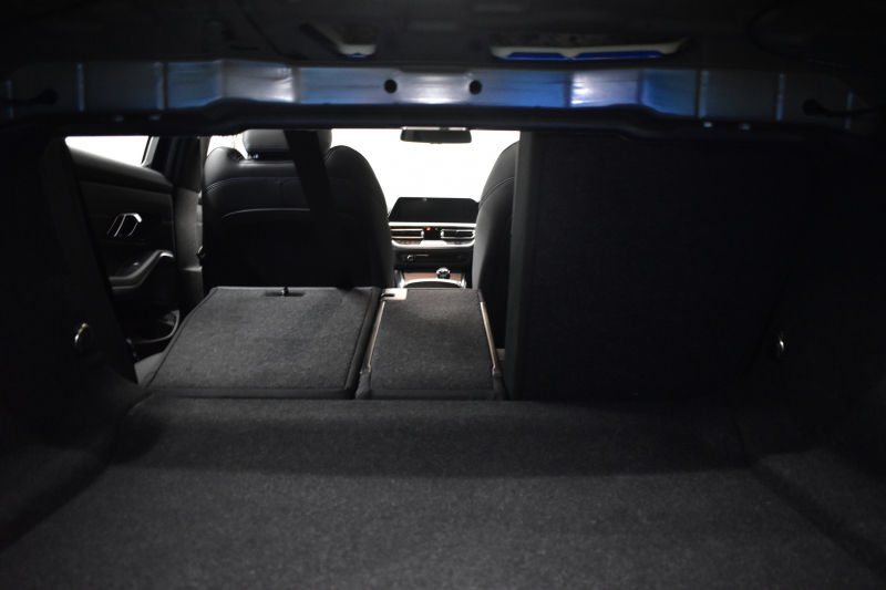 BMW 3シリーズ 320i Mｽﾎﾟｰﾂ G20型 ｺﾝﾌｫｰﾄP ﾊﾟｰｷﾝｸﾞｱｼｽﾄﾌﾟﾗｽ 追従ACC LEDﾍｯﾄﾞﾗｲﾄ  3Dﾋﾞｭｰ全周囲ｶﾒﾗ ﾀｯﾁﾊﾟﾈﾙﾅﾋﾞ ｱｯﾌﾟﾙｶｰﾌﾟﾚｲ  電動ﾄﾗﾝｸ 側面衝突&車線変更&逸脱&歩行者警告 液晶ﾒｰﾀｰ 後退ｱｼｽﾄ Pｱｼｽﾄ ｱｸﾃｨﾌﾞPDC緊急ﾌﾞﾚｰｷ 18AW  2年保証