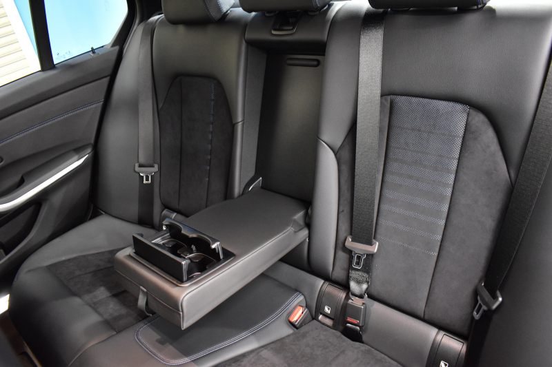 BMW 3シリーズ 320i Mｽﾎﾟｰﾂ G20型 ｺﾝﾌｫｰﾄP ﾊﾟｰｷﾝｸﾞｱｼｽﾄﾌﾟﾗｽ 追従ACC LEDﾍｯﾄﾞﾗｲﾄ  3Dﾋﾞｭｰ全周囲ｶﾒﾗ ﾀｯﾁﾊﾟﾈﾙﾅﾋﾞ ｱｯﾌﾟﾙｶｰﾌﾟﾚｲ  電動ﾄﾗﾝｸ 側面衝突&車線変更&逸脱&歩行者警告 液晶ﾒｰﾀｰ 後退ｱｼｽﾄ Pｱｼｽﾄ ｱｸﾃｨﾌﾞPDC緊急ﾌﾞﾚｰｷ 18AW  2年保証