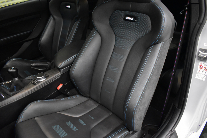 BMW Mシリーズ M2 ｺﾝﾍﾟﾃｨｼｮﾝ 6速MT LCI後期 ﾍｷｻｺﾞﾅﾙLEDﾍｯﾄﾞﾗｲﾄ&ﾃｰﾙ ﾋｰﾀｰ付黒革 harman/kardon ﾀｯﾁﾊﾟﾈﾙHDDﾅﾋﾞBｶﾒﾗ 19AW 車線逸脱&歩行者警告 衝突軽減ﾌﾞﾚｰｷ ｶｰﾎﾞﾝｲﾝﾃﾘｱ Mｼｰﾄﾍﾞﾙﾄ  2年保証