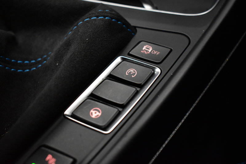 BMW Mシリーズ M2 ｺﾝﾍﾟﾃｨｼｮﾝ 6速MT LCI後期 ﾍｷｻｺﾞﾅﾙLEDﾍｯﾄﾞﾗｲﾄ&ﾃｰﾙ ﾋｰﾀｰ付黒革 harman/kardon ﾀｯﾁﾊﾟﾈﾙHDDﾅﾋﾞBｶﾒﾗ 19AW 車線逸脱&歩行者警告 衝突軽減ﾌﾞﾚｰｷ ｶｰﾎﾞﾝｲﾝﾃﾘｱ Mｼｰﾄﾍﾞﾙﾄ  2年保証