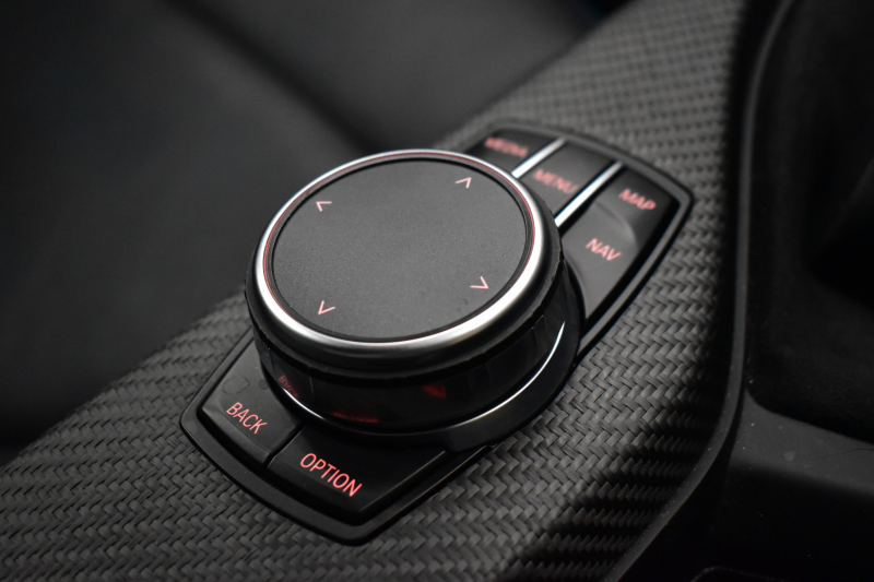 BMW Mシリーズ M2 ｺﾝﾍﾟﾃｨｼｮﾝ 6速MT LCI後期 ﾍｷｻｺﾞﾅﾙLEDﾍｯﾄﾞﾗｲﾄ&ﾃｰﾙ ﾋｰﾀｰ付黒革 harman/kardon ﾀｯﾁﾊﾟﾈﾙHDDﾅﾋﾞBｶﾒﾗ 19AW 車線逸脱&歩行者警告 衝突軽減ﾌﾞﾚｰｷ ｶｰﾎﾞﾝｲﾝﾃﾘｱ Mｼｰﾄﾍﾞﾙﾄ  2年保証