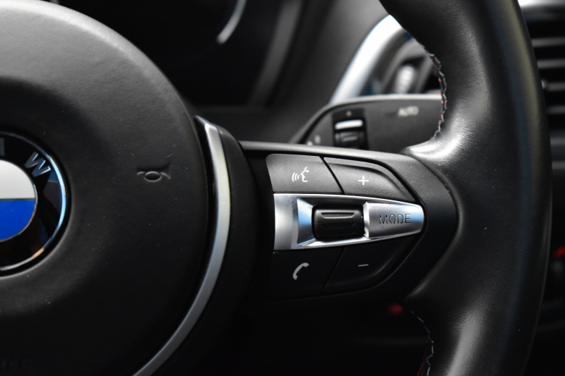 BMW Mシリーズ M2 ｺﾝﾍﾟﾃｨｼｮﾝ 6速MT LCI後期 ﾍｷｻｺﾞﾅﾙLEDﾍｯﾄﾞﾗｲﾄ&ﾃｰﾙ ﾋｰﾀｰ付黒革 harman/kardon ﾀｯﾁﾊﾟﾈﾙHDDﾅﾋﾞBｶﾒﾗ 19AW 車線逸脱&歩行者警告 衝突軽減ﾌﾞﾚｰｷ ｶｰﾎﾞﾝｲﾝﾃﾘｱ Mｼｰﾄﾍﾞﾙﾄ  2年保証