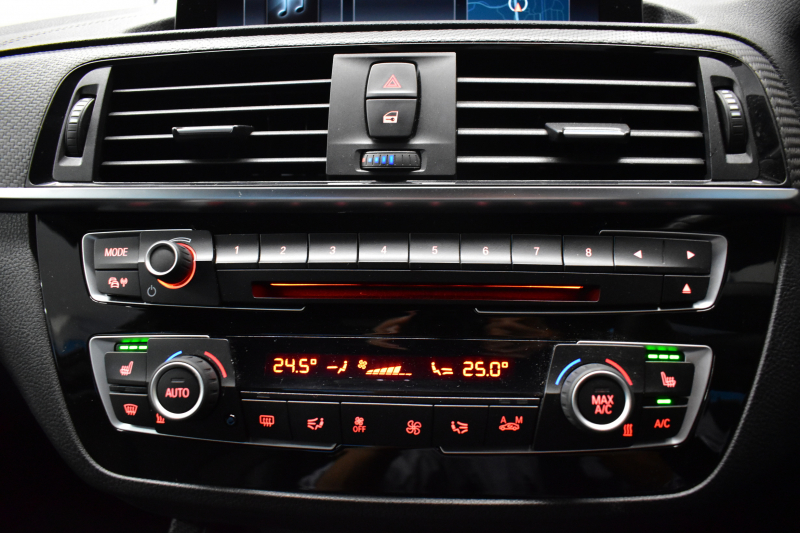 BMW Mシリーズ M2 ｺﾝﾍﾟﾃｨｼｮﾝ 6速MT LCI後期 ﾍｷｻｺﾞﾅﾙLEDﾍｯﾄﾞﾗｲﾄ&ﾃｰﾙ ﾋｰﾀｰ付黒革 harman/kardon ﾀｯﾁﾊﾟﾈﾙHDDﾅﾋﾞBｶﾒﾗ 19AW 車線逸脱&歩行者警告 衝突軽減ﾌﾞﾚｰｷ ｶｰﾎﾞﾝｲﾝﾃﾘｱ Mｼｰﾄﾍﾞﾙﾄ  2年保証