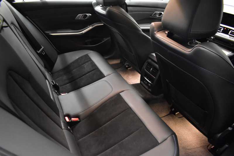 BMW 3シリーズ 320d Xﾄﾞﾗｲﾌﾞ Mｽﾎﾟｰﾂ G20型 4WD ｺﾝﾌｫｰﾄP ｼｰﾄﾋｰﾀｰ  ﾀｯﾁﾊﾟﾈﾙﾅﾋﾞBｶﾒﾗ ｱｯﾌﾟﾙｶｰﾌﾟﾚｲ  追従ACC LEDﾍｯﾄﾞﾗｲﾄ 電動ﾄﾗﾝｸ 側面衝突&車線変更&逸脱&歩行者警告 液晶ﾒｰﾀｰ 後退ｱｼｽﾄ Pｱｼｽﾄ ｱｸﾃｨﾌﾞPDC緊急ﾌﾞﾚｰｷ 18AW  2年保証