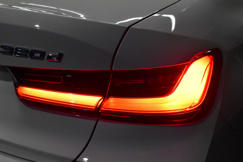 BMW 3シリーズ 320d Xﾄﾞﾗｲﾌﾞ Mｽﾎﾟｰﾂ G20型 4WD ｺﾝﾌｫｰﾄP ｼｰﾄﾋｰﾀｰ  ﾀｯﾁﾊﾟﾈﾙﾅﾋﾞBｶﾒﾗ ｱｯﾌﾟﾙｶｰﾌﾟﾚｲ  追従ACC LEDﾍｯﾄﾞﾗｲﾄ 電動ﾄﾗﾝｸ 側面衝突&車線変更&逸脱&歩行者警告 液晶ﾒｰﾀｰ 後退ｱｼｽﾄ Pｱｼｽﾄ ｱｸﾃｨﾌﾞPDC緊急ﾌﾞﾚｰｷ 18AW  2年保証